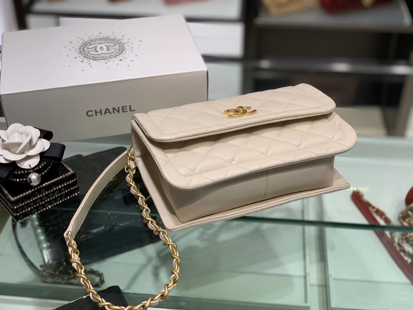 Chanel（香奈儿）𝟮𝟬𝟮𝟬新款 复古纽扣包 白色 𝟮𝟮𝓬𝓶