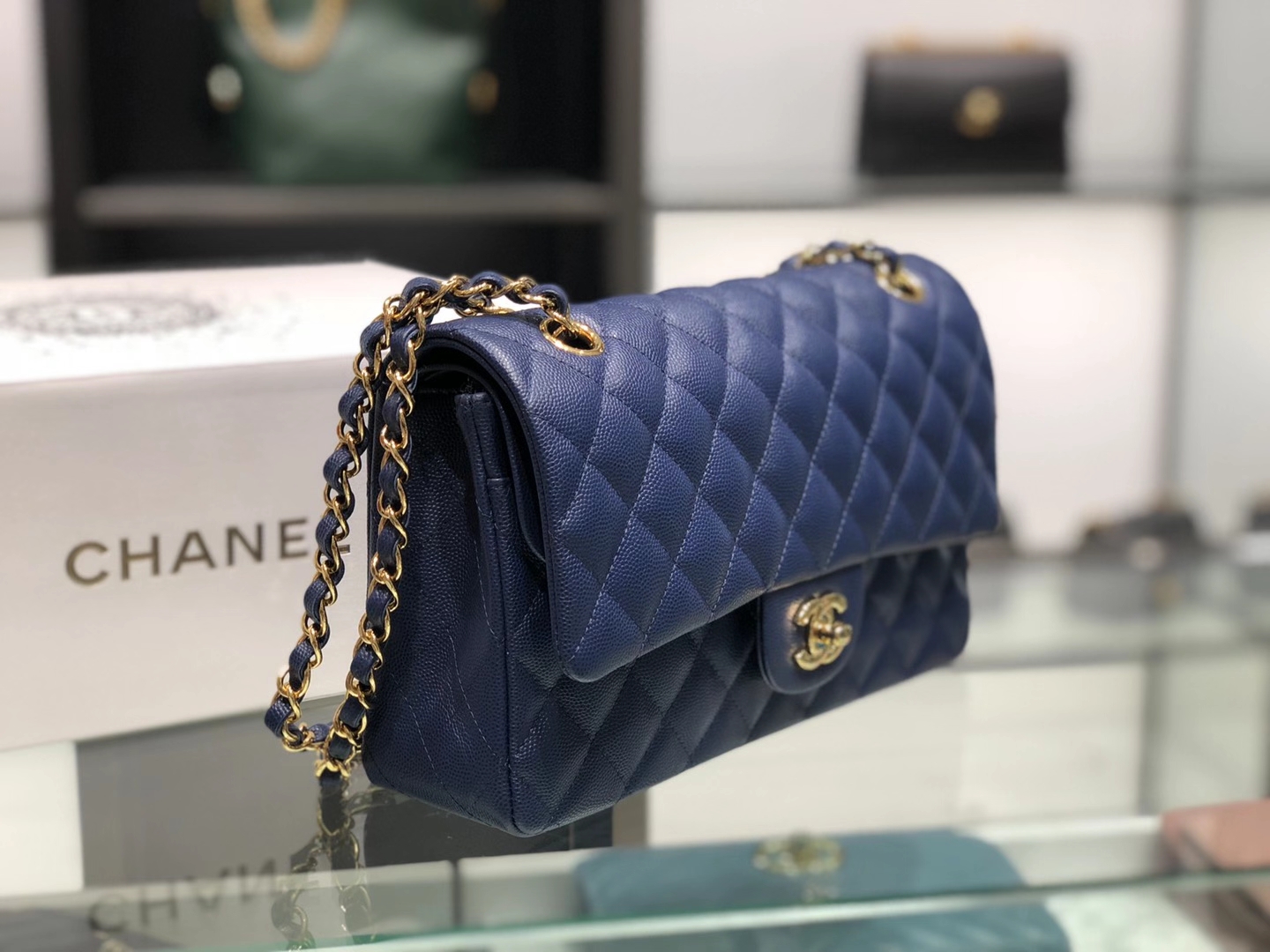 Chanel（香奈儿）cf 链条包 中号 经典口盖包 深蓝色 金扣 金链 25cm