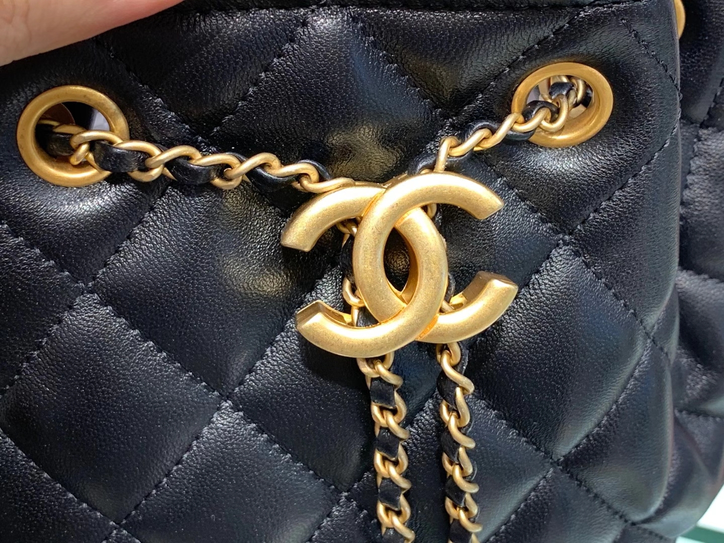 Chanel（香奈儿）???? 复古纽扣抽绳包 黑色 金链 金扣