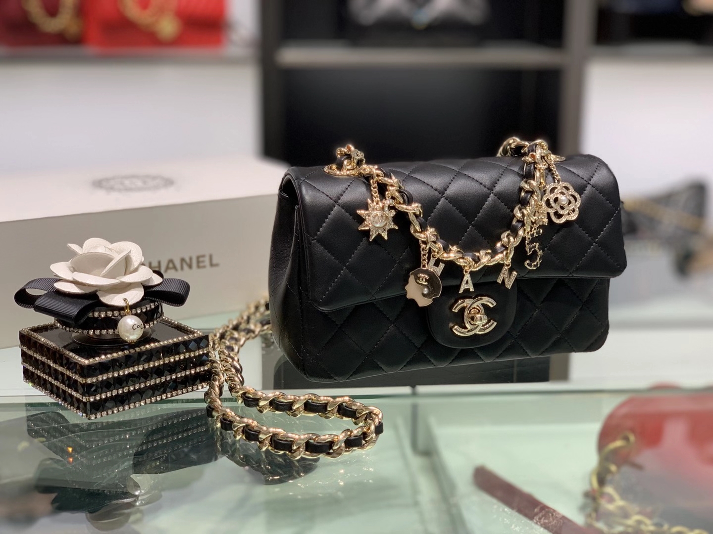 Chanel（香奈儿）CF Mini 吊坠徽章系列 黑色