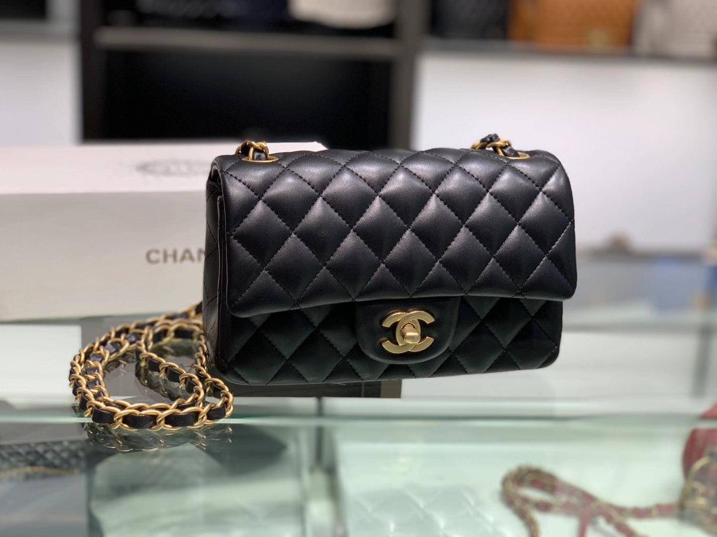 Chanel（香奈儿）cf 链条包 黑色 羊皮 菱格包 金扣 金链 20cm