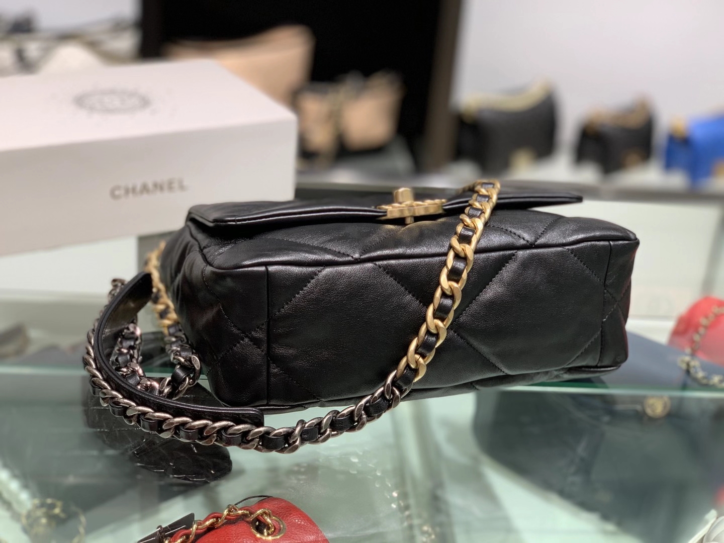 Chanel（香奈儿）19bag 最新 亮面褶皱小羊皮 黑色 26cm