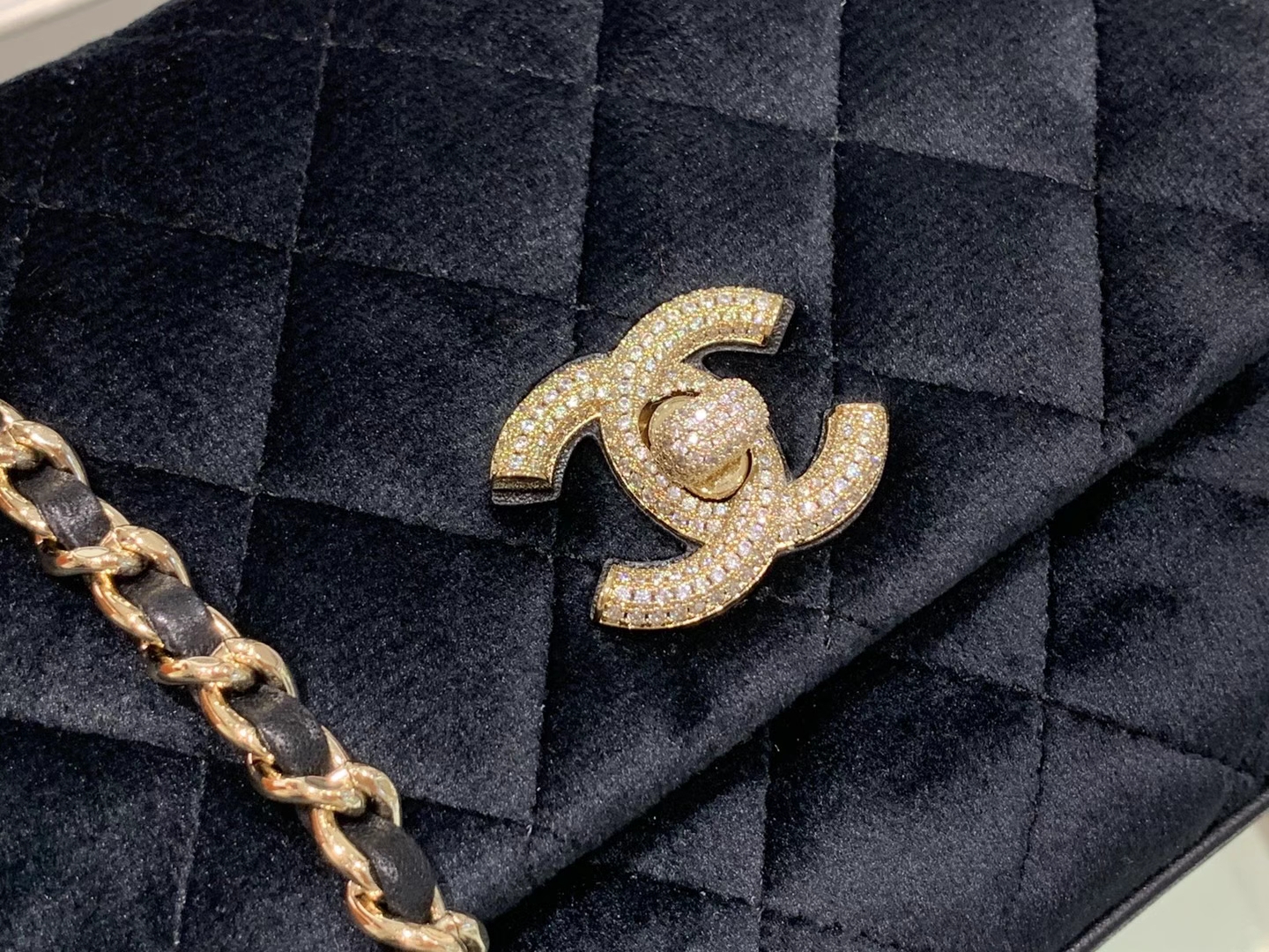 Chanel（香奈儿）2020秋冬 超级mini黑丝绒 cocohandle LOGO和顶部圈圈镶满水钻