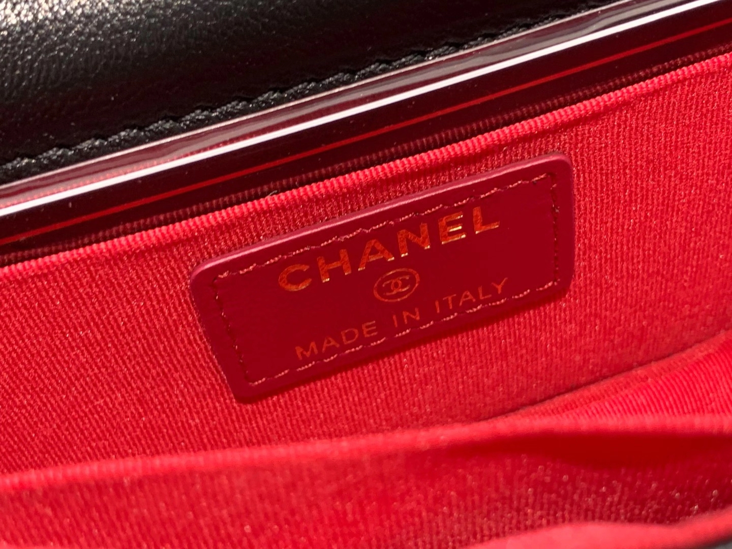 Chanel（香奈儿）复古纽扣口盖包 mini 黑色 金扣