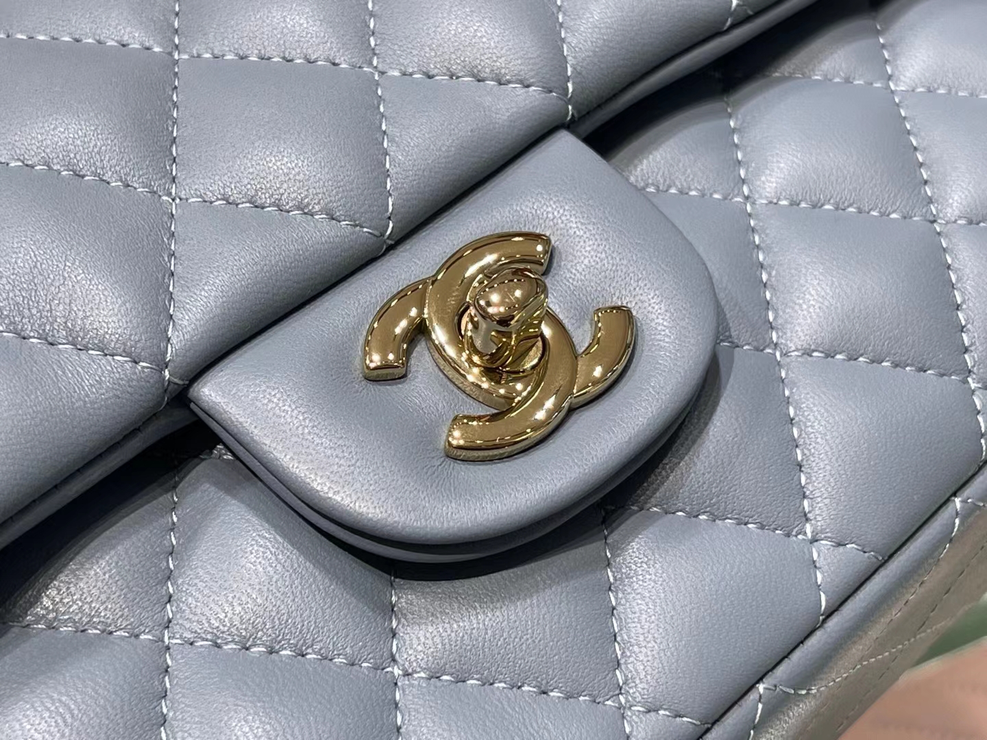 Chanel（香奈儿）cf 链条包 中号 经典口盖包 雾蓝色 金扣 金链 25cm
