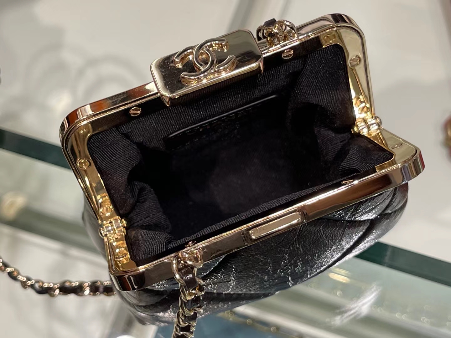 Chanel（香奈儿）2021 kiss lock mini 链条夹子包 黑色 10×12×5cm