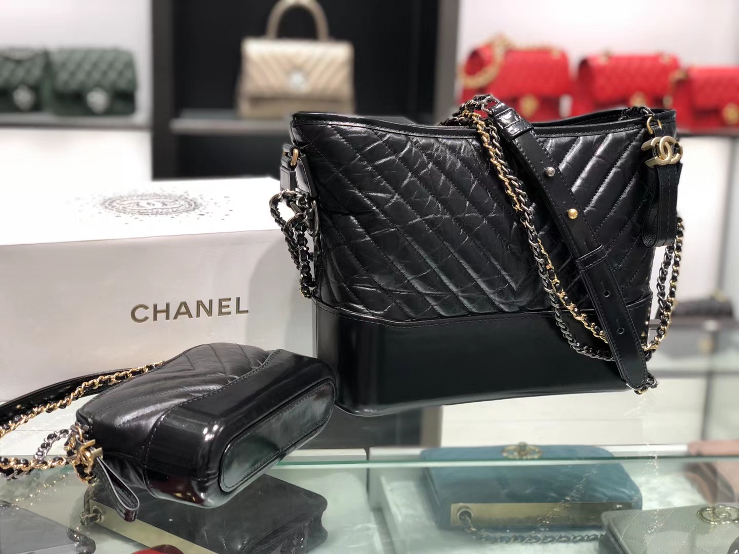 Chanel（香奈儿）GABRIELLE 流浪包 黑色 V纹 28cm