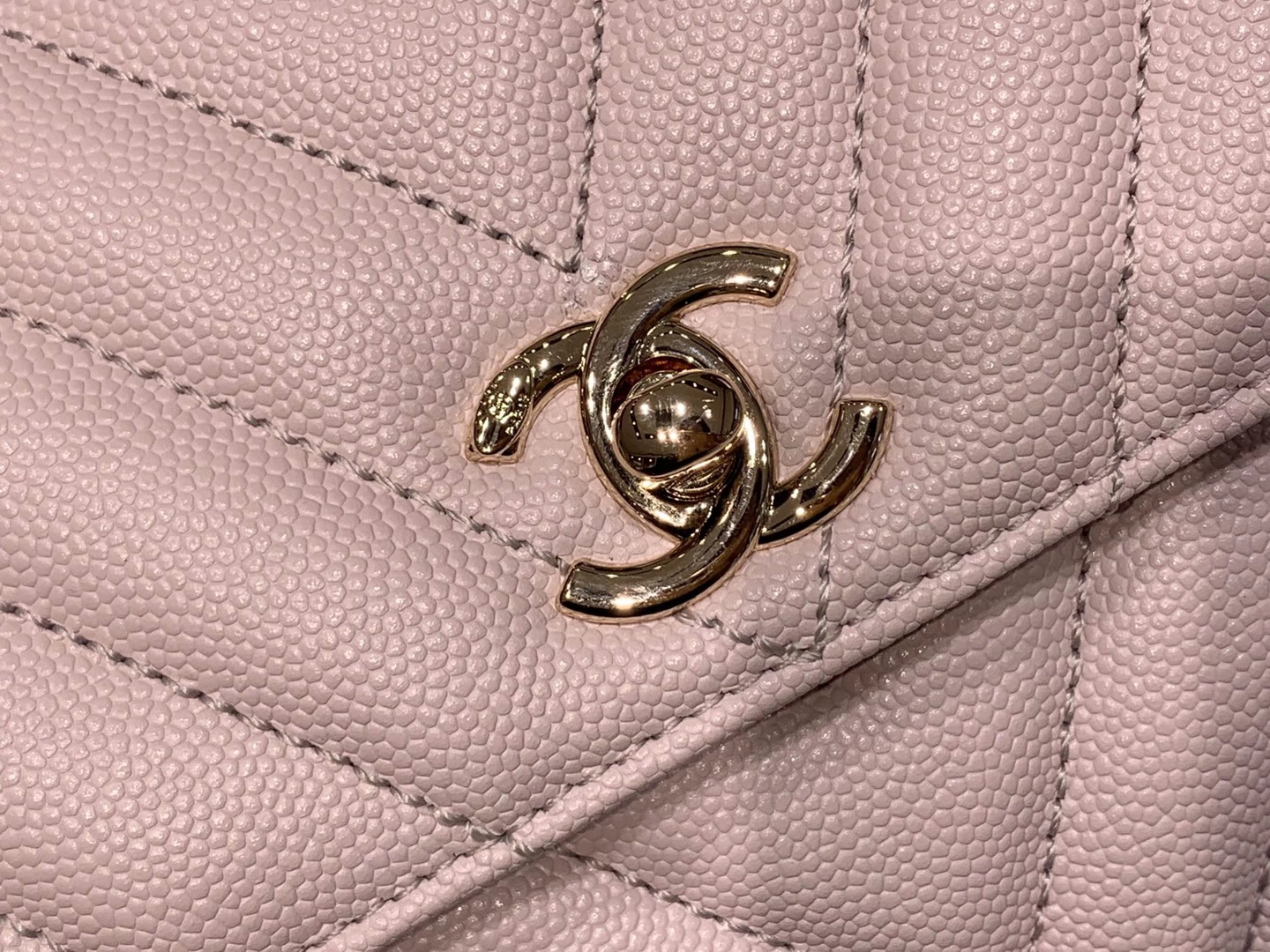 Chanel（香奈儿）coco handle 小号 V纹 淡粉色 金扣 24cm