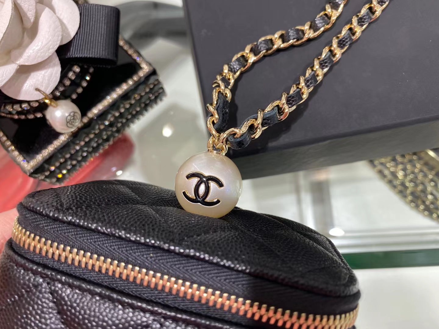 Chanel（香奈儿）2021 新款 一颗珍珠手拎包 黑色 可盐可甜