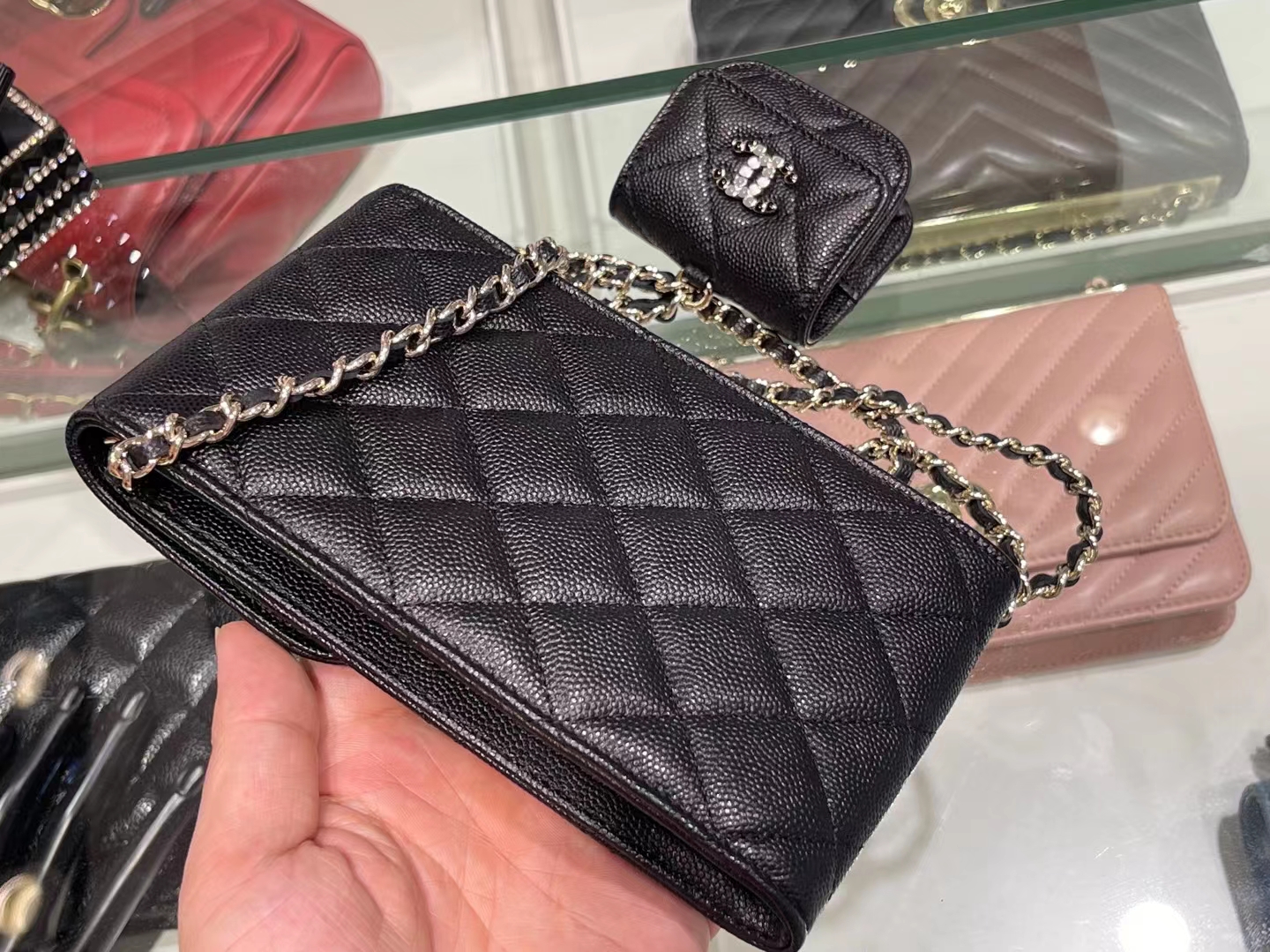 Chanel（香奈儿）2021 手机包 airpod 耳机包 黑色 一包两用 亮漆面彩钻logo