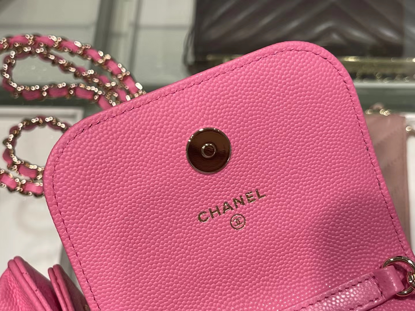 Chanel（香奈儿）2021 手机包 airpod 耳机包 桃红色 一包两用 亮漆面彩钻logo